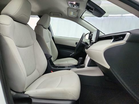 Used 2023 Toyota Corolla Cross L image 25