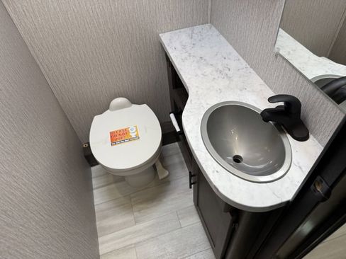 Used 2022 Ford E-450 and Econoline 450 Super Duty w/ Motorhome Prep Package image 70