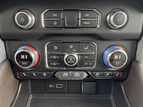 Used 2021 GMC Yukon SLT w/ SLT Luxury Plus Package image 42