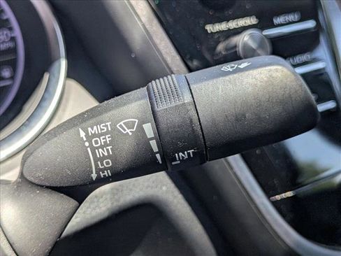 Used 2020 Toyota Camry SE FWD image 12