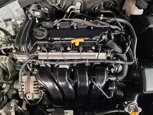 Used 2017 Hyundai Elantra Limited FWD image 30