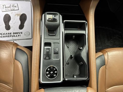 Used 2023 Nissan Pathfinder Platinum image 19