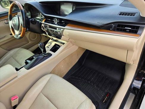 Used 2015 Lexus ES 300h image 22