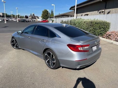 Used 2018 Honda Accord Sport image 5