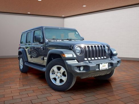 Used 2018 Jeep Wrangler Unlimited Sport S AWD/4WD image 3