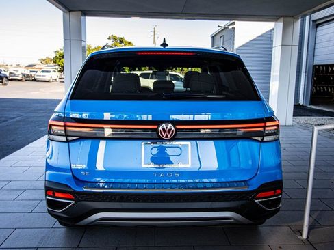 New 2026 Volkswagen Taos SE FWD image 15