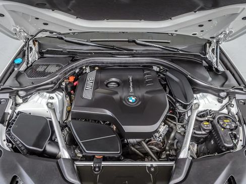Used 2019 BMW 530i w/ Convenience Package RWD image 17