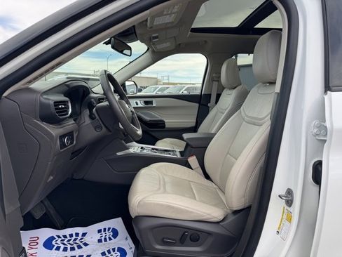 Used 2023 Ford Explorer Platinum w/ Technology Package image 17
