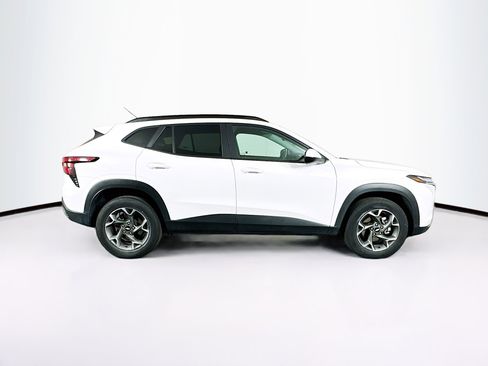 Used 2024 Chevrolet Trax LT image 10