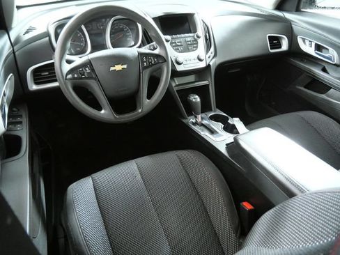 Used 2017 Chevrolet Equinox LS FWD image 4