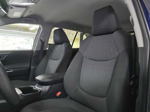 Used 2025 Toyota RAV4 XLE AWD/4WD image 21
