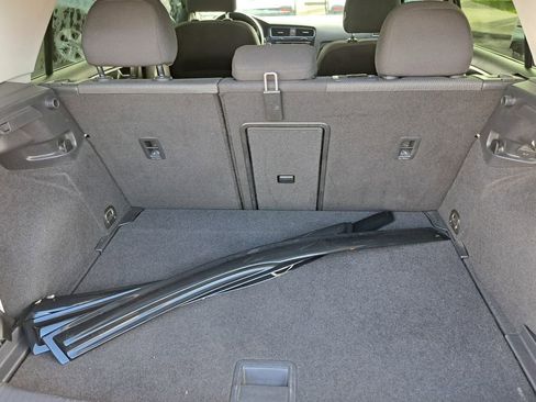 Used 2019 Volkswagen Golf S image 27