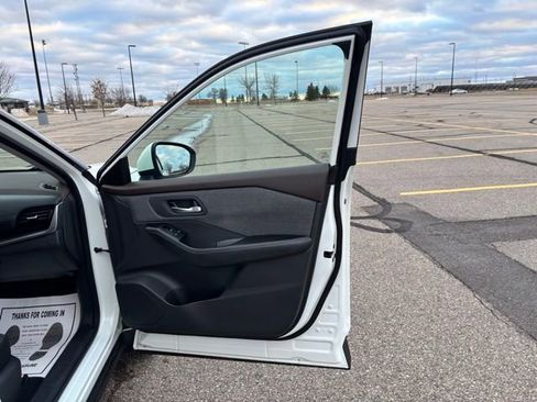 Used 2021 Nissan Rogue SV image 26