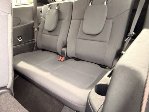 Used 2025 Ford Explorer Active AWD/4WD image 12