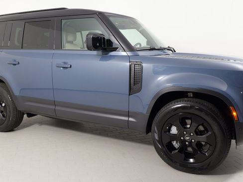 Used 2024 Land Rover Defender 110 S image 25