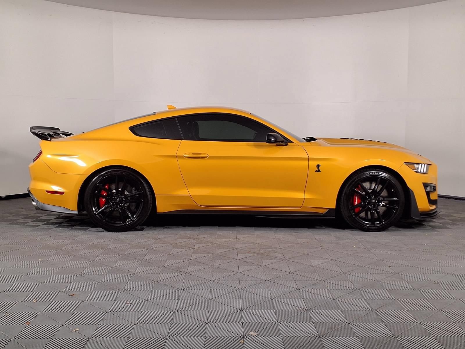 Used 2022 Ford Mustang Shelby GT500 w/ Technology Package RWD image 30