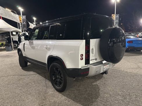 Used 2023 Land Rover Defender 110 SE image 4