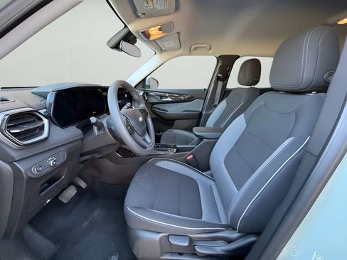 Used 2025 Chevrolet TrailBlazer LT image 9