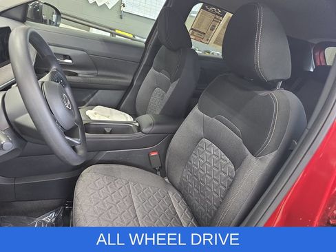 Used 2025 Nissan Kicks SV AWD/4WD image 15