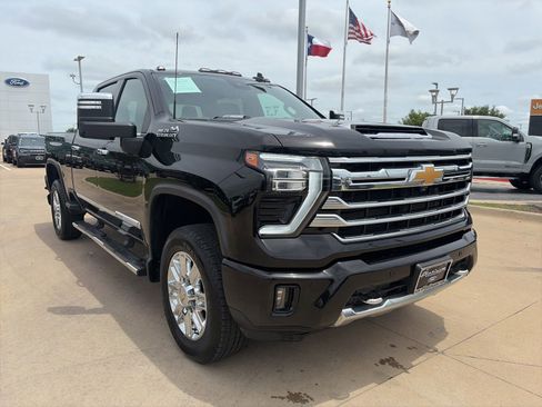 Used 2024 Chevrolet Silverado 2500 High Country w/ High Country Premium Package AWD/4WD image 7
