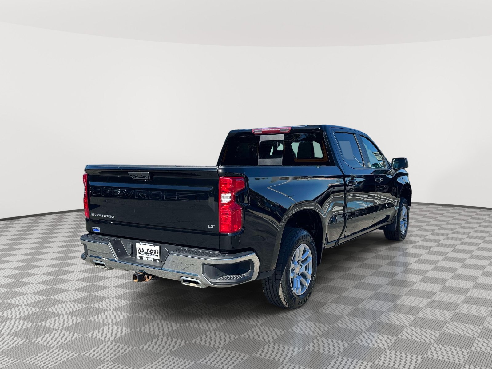 Used 2023 Chevrolet Silverado 1500 LT w/ Z71 Off-Road Package AWD/4WD image 6
