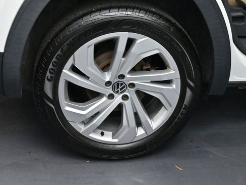 Used 2020 Volkswagen Atlas Cross Sport SEL image 38