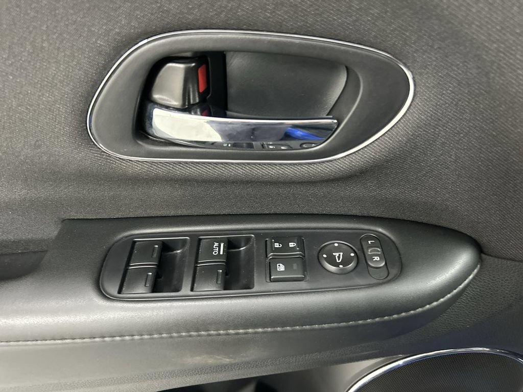 Used 2021 Honda HR-V EX image 11