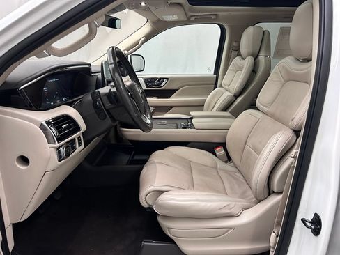 Used 2020 Lincoln Navigator L Reserve w/ Equipment Group 208A Reserve AWD/4WD image 12