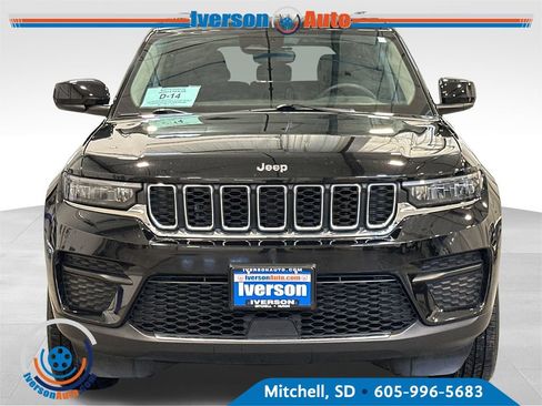 Used 2023 Jeep Grand Cherokee Laredo w/ Luxury Tech Group I AWD/4WD image 3