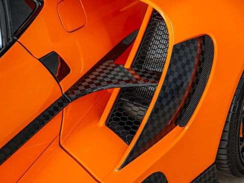 Used 2018 Ford GT RWD image 10