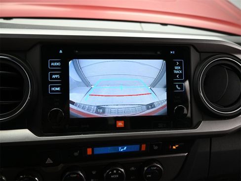 Used 2019 Toyota Tacoma Limited image 27