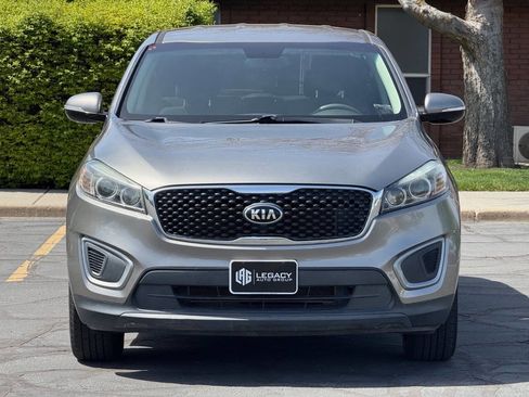 Used 2017 Kia Sorento L image 2