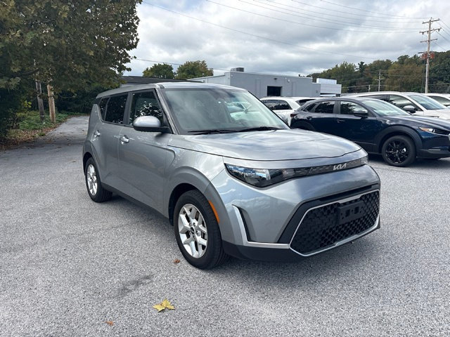 Used 2023 Kia Soul LX w/ LX Technology Package FWD image 4