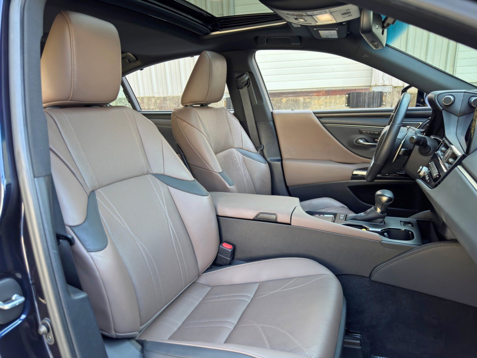 Used 2024 Lexus ES 300h Ultra Luxury w/ Accessory Package (Z2) FWD image 42