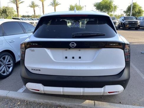 Used 2025 Nissan Kicks SV FWD image 3