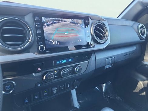 Used 2022 Toyota Tacoma TRD Off-Road image 38