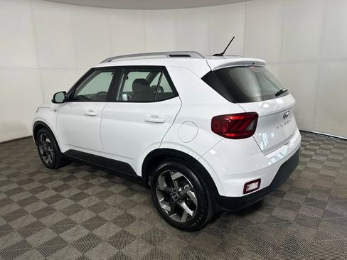 Certified 2023 Hyundai Venue SEL image 5