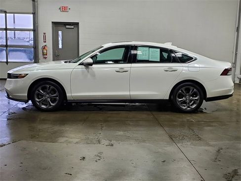 Used 2023 Honda Accord EX image 6
