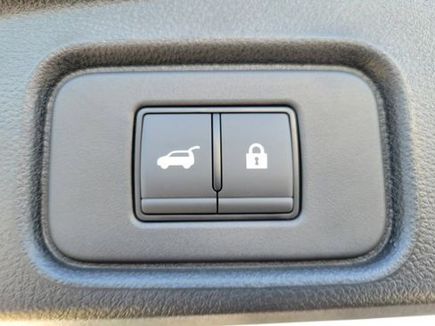 New 2025 Nissan Pathfinder SV w/ Black Appearance Package image 29