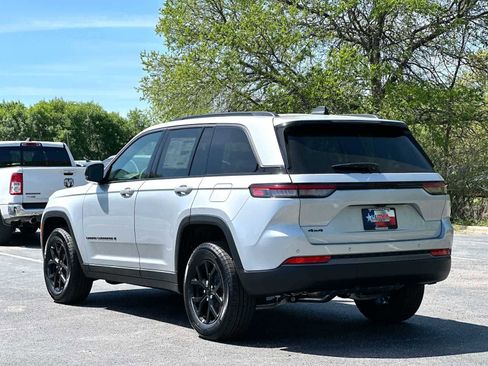New 2026 Jeep Grand Cherokee Altitude AWD/4WD image 13