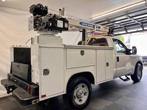 Used 2005 Ford F350 2WD Regular Cab Super Duty image 2