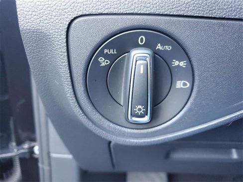 Certified 2023 Volkswagen Atlas SE image 31