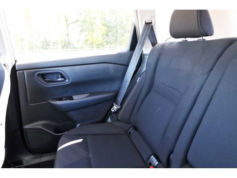 Used 2025 Nissan Rogue S image 9