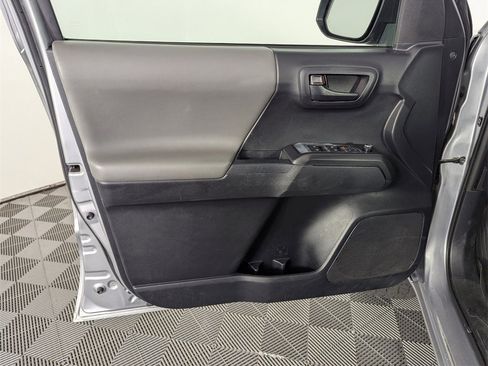 Used 2018 Toyota Tacoma SR image 17