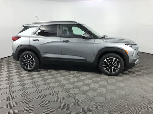 Used 2025 Chevrolet TrailBlazer LT image 9