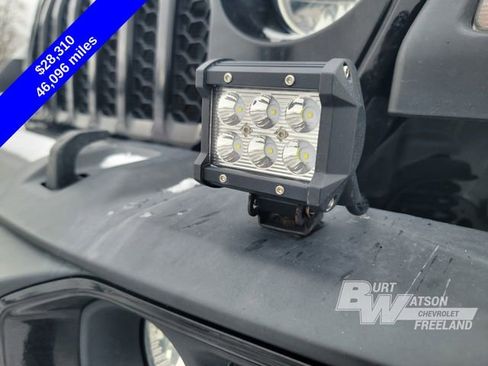 Used 2022 Jeep Gladiator Willys image 10