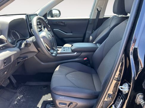 Used 2022 Toyota Highlander LE AWD/4WD image 10