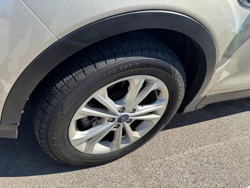Used 2017 Ford Escape SE AWD/4WD image 4