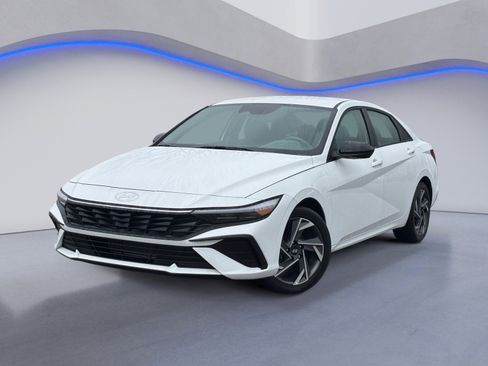 Certified 2025 Hyundai Elantra Sport image 2