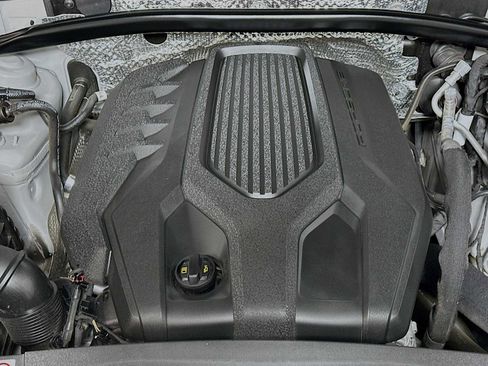 Certified 2025 Porsche Macan image 31